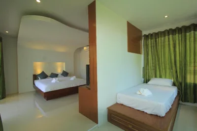 Deluxe Triple Room with Sea View — Mountain Reef Beach Resort